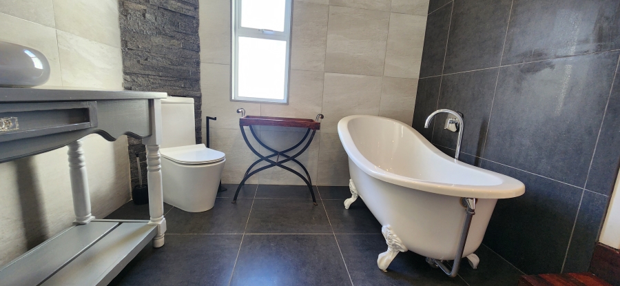 To Let 4 Bedroom Property for Rent in Glencairn Heights Western Cape